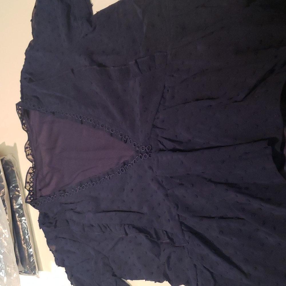 🔥New boutique deep v ruffle dot top - Picture 7 of 11